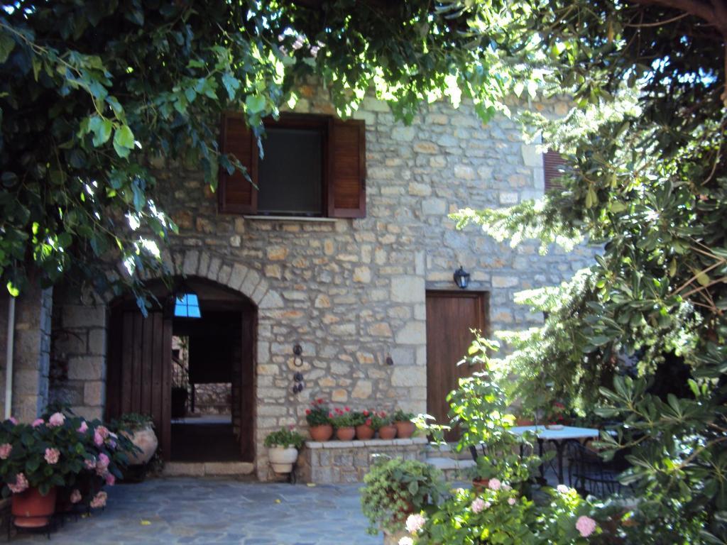 Guesthouse Karahalios Polydrossos Eksteriør bilde